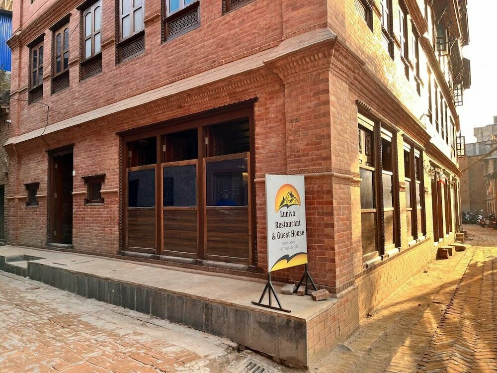लुनिवा रेस्टुरेन्ट र गेस्ट हाउस