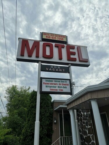 Motel Sainte Catherine, Đặt Nhà nghỉ ven đường Khách sạn tại Delson có Bãi đậu xe, Bãi đậu xe