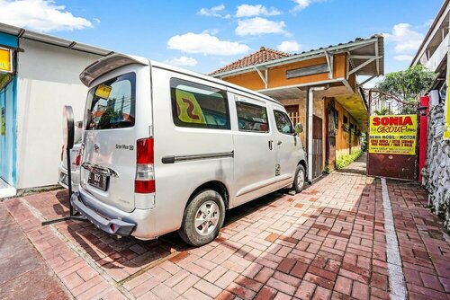 Hotel O Griyo Sonia, Reservar Hotel Hotéis em Wonocolo com estacionamento, Estacionamento