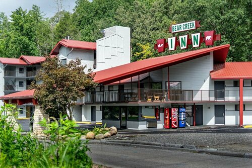 Bear Creek Inn Gatlinburg, TN, Забронировать Мини-отель Мини-отели Гатлинберг, рядом с Тематический парк Anakeesta, Мини-отель