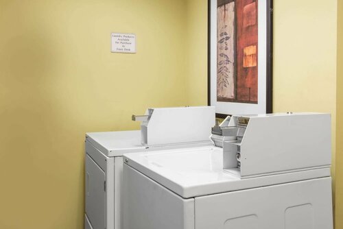 Days Inn & Suites by Wyndham Fort Pierce I-95, Prenota Hotel Fort Pierce Shores Florida