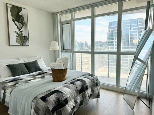 Beautiful Serviced Hotel with Lake Views, Забронировать Отель Торонто 