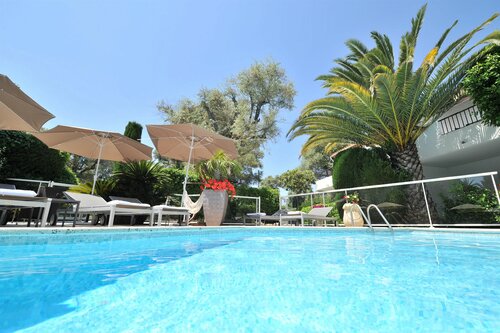 Hôtel La Villa Cap d’Antibes, Забронировать Отель Отели Приморских Альпы с парковкой, Парковка