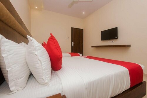 Hotel Universal Garden by OYO Rooms, Забронировать Отель Отели Mumbai Region с парковкой, Парковка