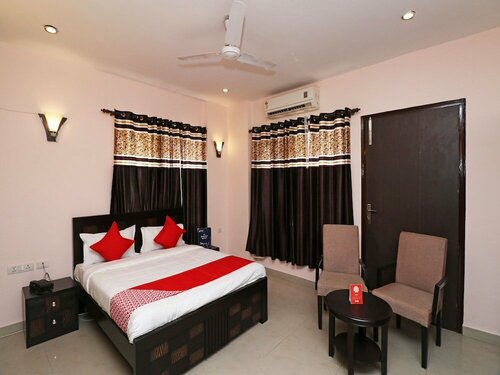 OYO 22560 The Repose, Book Hotel Hoteller i Haryana med parkering, Parkering
