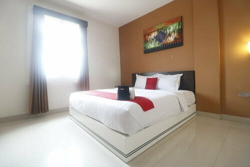 RedDoorz Plus near Universitas Negeri Makassar, Забронировать Отель Макасар провинция Южный Сулавеси
