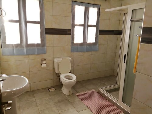 Airport Link Guest House, Rezervați Pensiune Hoteluri în Entebbe cu mic dejun, Mic dejun