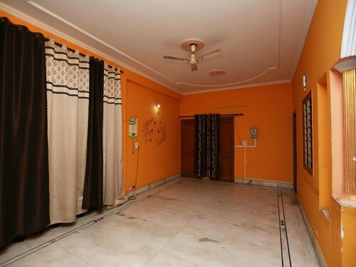 OYO 11752 Hotel Sun Palace Residency, Забронировать Отель Нойда штат Уттар-Прадеш