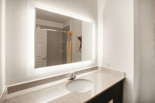 La Quinta by Wyndham Mansfield TX, Забронировать Отель Мансфилд Dallas - Fort Worth Metropolitan Area