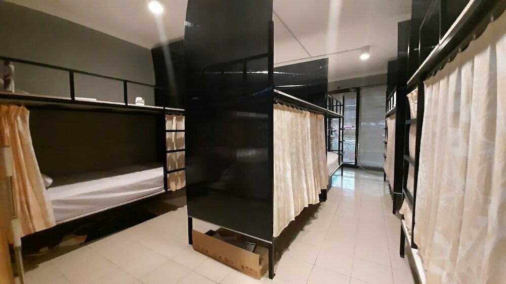 Bed Box Bali - Hostel