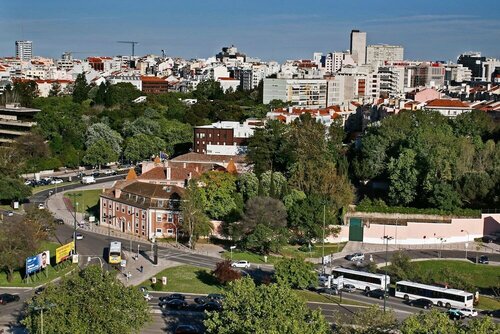 Hotel Acores Lisboa, Забронировать Отель Campolide Лиссабон, рядом с Станция метро Jardim Zoológico
