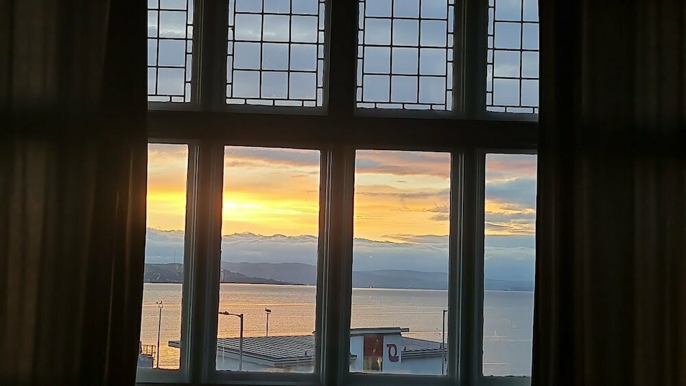 Marine Hotel