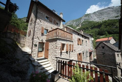 Albergo Diffuso Valcellina e Val Vajont in Casso, Забронировать Отель Эрто-э-Кассо Италия
