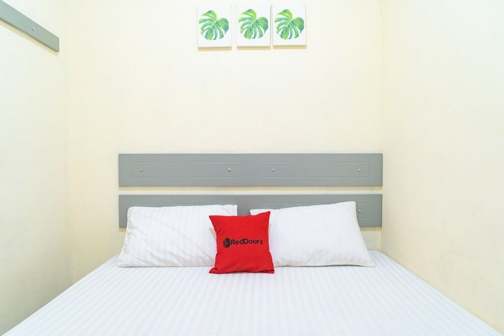 RedDoorz near CBD Ciledug