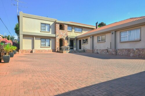 Jewel of Jozi, Забронировать Отель Отели East Rand 4 звезды, 4*
