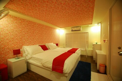 Premium Luxury Houseboat