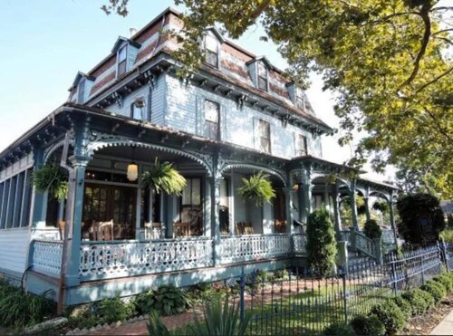 The Hugh Boutique B&B, Забронировать Отель «постель и завтрак» Отели Кейп-Мей с парковкой, Парковка