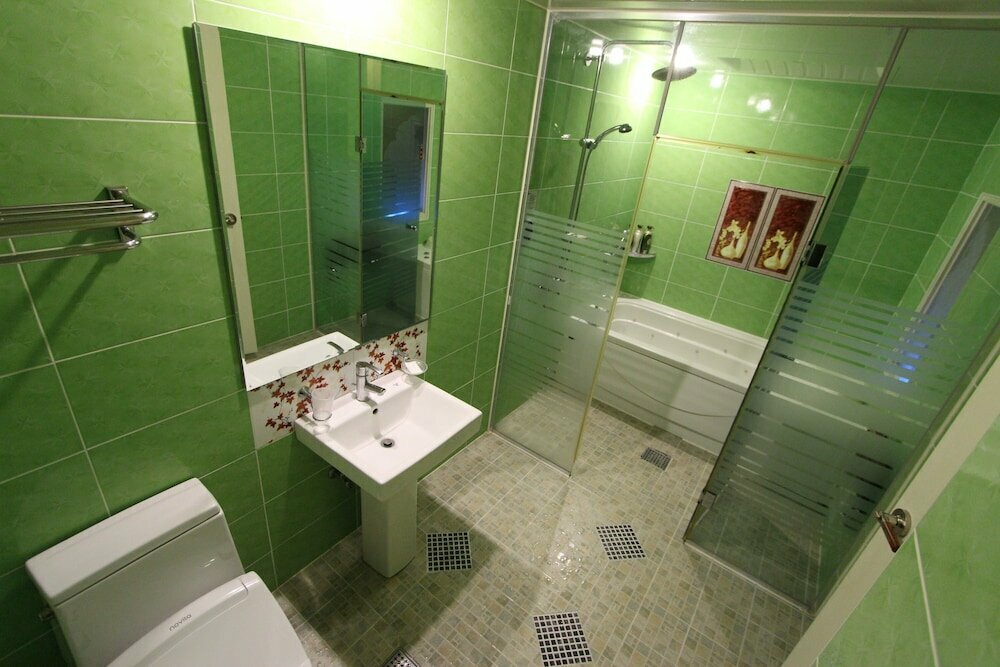 Hera Hotel