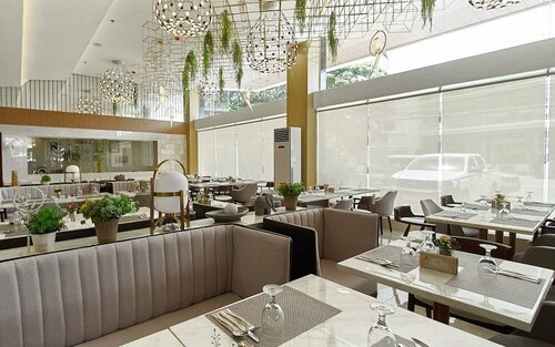 J7 Plaza Hotel, Забронировать Отель Недорогие отели Илоило, рядом с Бизнес-парк Илоило, недорого