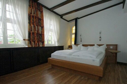 Hotel Rosenhaus GmbH mit 12 Elektro-Wallboxen, Забронировать Отель Лангенберг Северный Рейн-Вестфалия