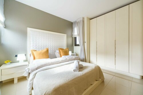 Comfort & Balcony near Beach by FeelHome, Забронировать Апартаменты/квартира Отели Тель-Авива с парковкой, рядом с Площадь Дизенгофф, Парковка