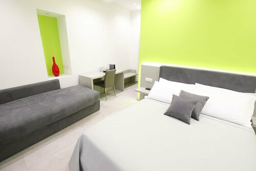 Toledo 16 Luxury Suites, Забронировать Гостевой дом Отели Неаполя с парковкой, рядом с Palazzo del Banco di Napoli, Парковка
