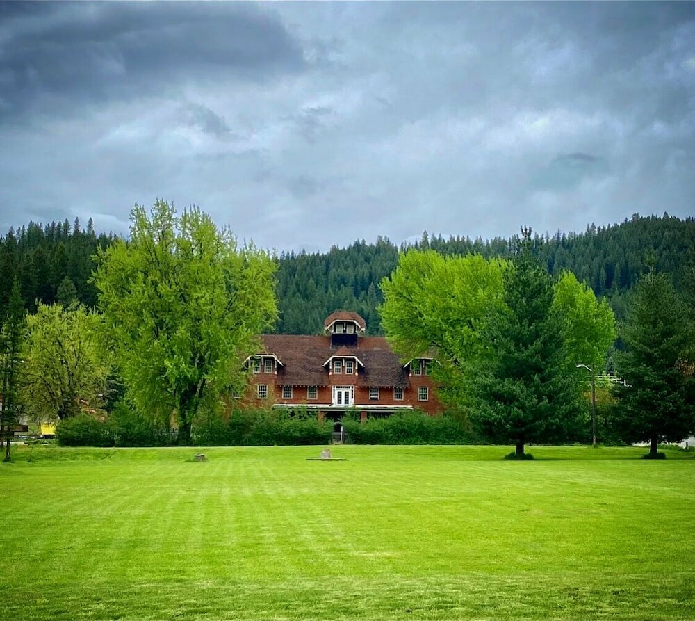 Silverton Mountain Manor