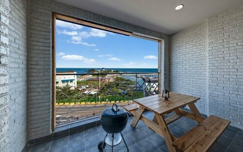 Pohang The East Pool Villa Pension, Забронировать Вилла Пхохан провинция Кёнсан-Пукто