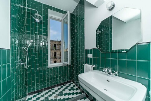 IL FIORE D'ORO LUXURY, Забронировать Гостевой дом Отели Неаполя с парковкой, рядом с Дуомо, Парковка