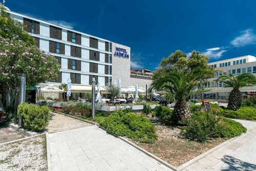 Hotel Jadran, Забронировать Отель Отели и гостиницы Шибеник, рядом с Пляж Бань, Отель