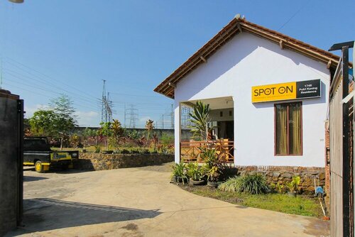 SPOT ON 1746 Putri Kuning Residence