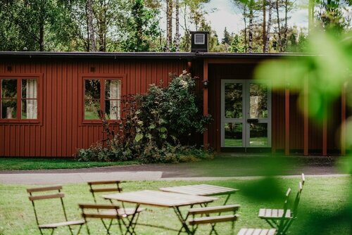 Stiftsgården Tallnäs, Забронировать Отель Скиллингарюд Йёнчёпинг