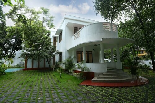 Beach Gate Bungalows - A CGH Earth SAHA Experience, Забронировать Вилла Отели Форта Коччи с бассейном, Бассейн