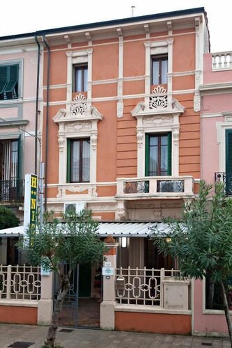 Hotel Nice, Забронировать Отель Виареджо Версилия, рядом с Гавань Виареджо
