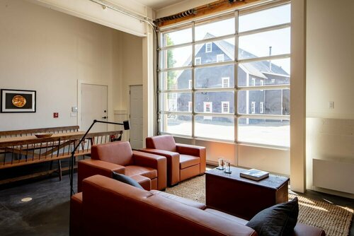 B2 Lofts, Забронировать Отель Луненберг Nova Scotia South Shore, рядом с Bluenose II