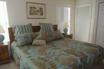 4br, 3ba T/home W/ Screened-in Heated Pool 4 Bedroom Townhouse by Redawning