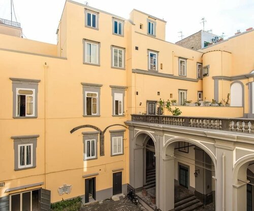 In...Napoli B&B, Забронировать Отель «постель и завтрак» Неаполь - исторический центр Неаполь, рядом с Площадь Пьяцца-Беллини