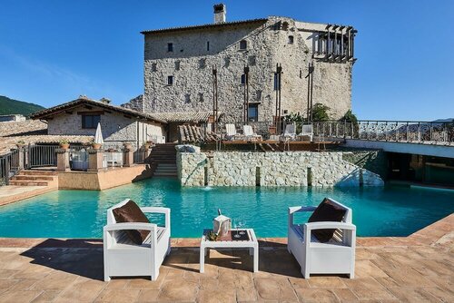 Castrum Resort Albergo Residenziale, Забронировать Курортный отель Strettura Умбрия