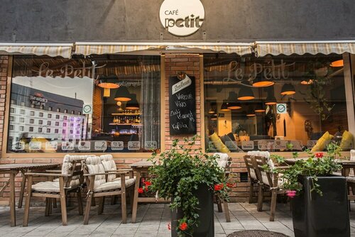 Downtown Bratislava B&B, Забронировать Отель «постель и завтрак» Отели Братиславского края 3 звезды, 3*