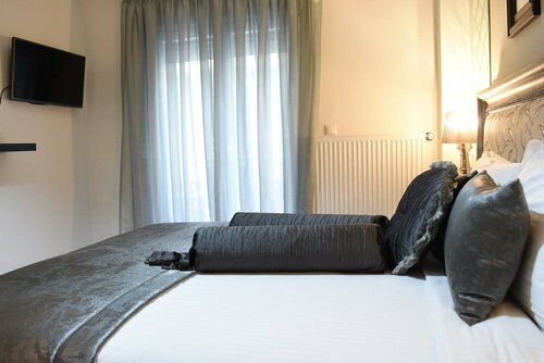 Narcissus Luxury Apt Must