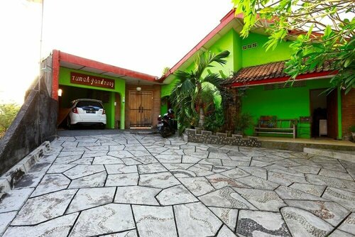 Wini Backpacker Hostel by RedDoorz, Book Hostel / Vandrerhjem Hoteller i Ngampilan med morgenmad, Morgenmad