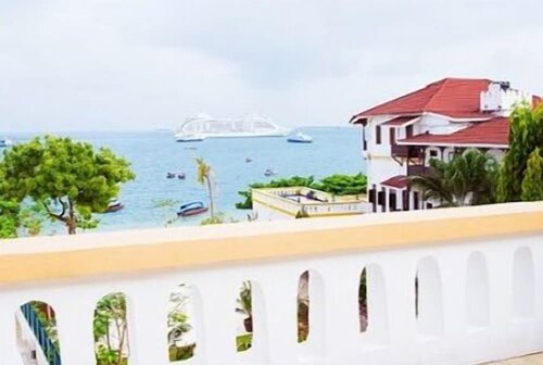 Abuso Inn, Book Hotel Mjini 