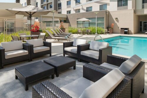 Courtyard by Marriott Santa Ana Orange County, Забронировать Отель Санта-Ана Disneyland California