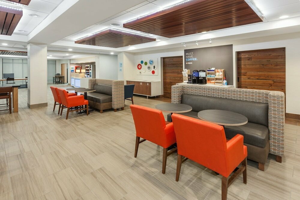 Holiday Inn Express Hotel & Suites Tilton - Lakes Region, an Ihg Hotel