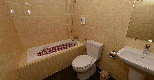 Min Nandar Garden Hotel, Забронировать Отель Танхльин Янгон