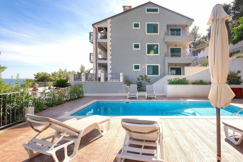 Luxurious Apartments Maslina with Beach