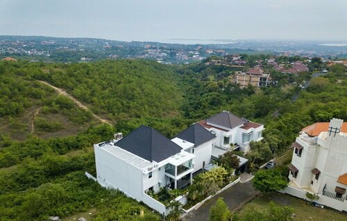 TJ White Villa 670m2 with Private Pool and Outstanding View by GLOBALSTAY, Buchen Sie Villa Cottages in Bali, Cottage