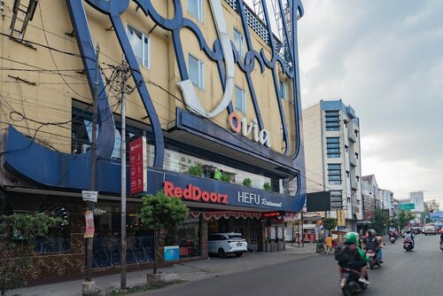 RedDoorz Premium near Bandung Station, Reservar Hotel Hotéis baratos em Bandung, perto de Stasiun Hall Bus Terminal