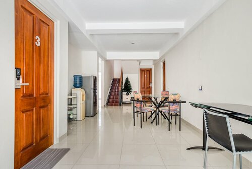 RedDoorz near UNTAG Surabaya, Забронировать Отель Отели Sukolilo с парковкой, Парковка