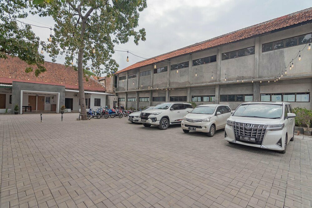 RedDoorz near Alun-Alun Garut